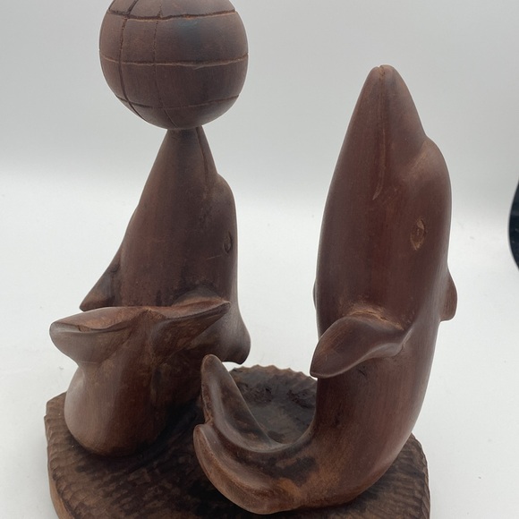 VTG Handcrafted carved wood dolphins playing with ball 10x8” - Picture 12 of 12